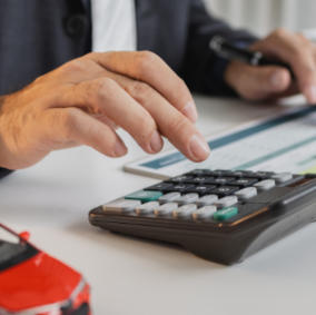 Unclaimed vehicle re-seller calculating how to set a target profit margin